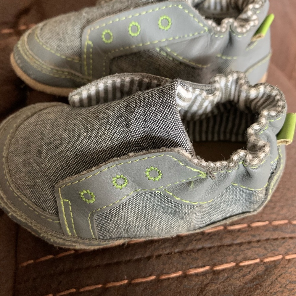 Robeez 6-12 mos Gray